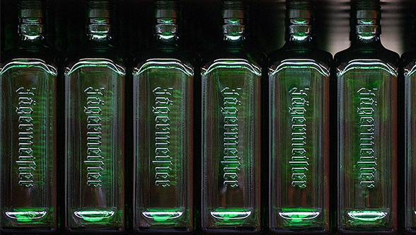 Actualización de la línea para el surtido de botellas miniatura de Jägermeister 